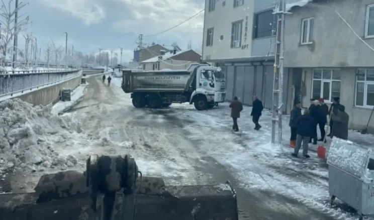 Ağrı’da karla mücadelede ‘bahar’ mesaisi