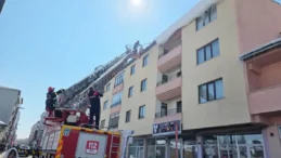 Ardahan’da kar sonrası önemli mesai! Çatılar tek tek temizlendi…