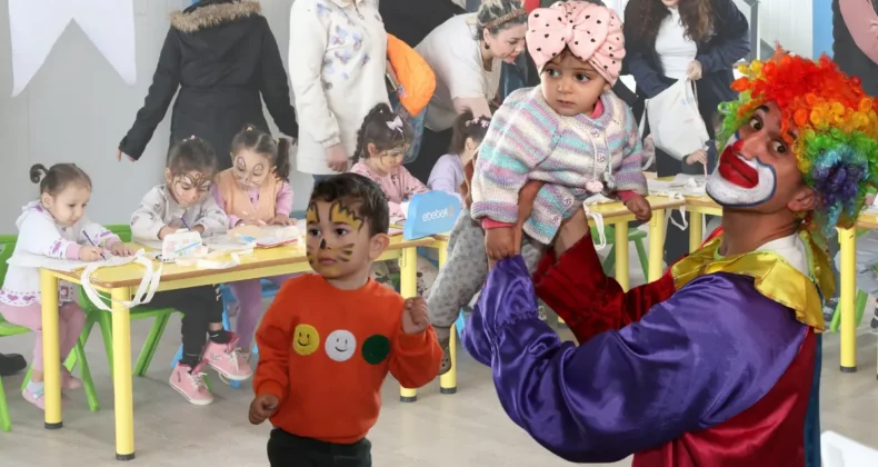 Hatay’da konteyner kentteki çocuklara bayram etkinliği