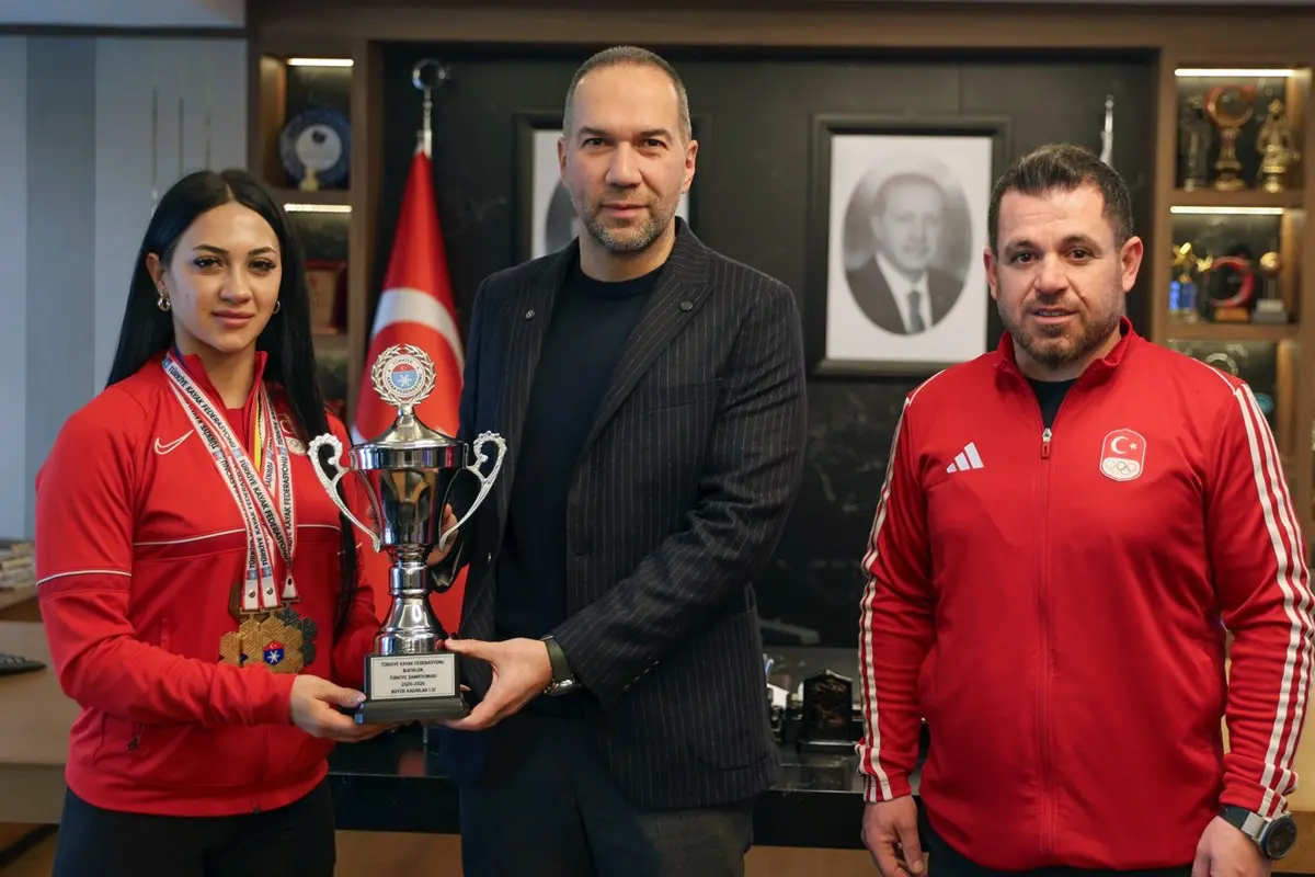 Niğde Belediye Gücü Spor Kulübü’nün milli kayakçısı Ebru Tuncer, 2025-2026