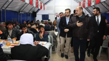 Başkan Gülpınar iftar çadırında vatandaşlarla buluştu