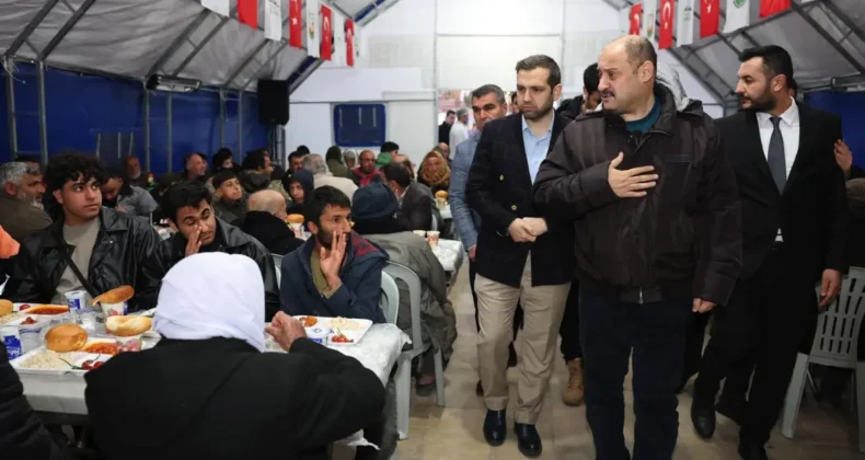 Başkan Gülpınar iftar çadırında vatandaşlarla buluştu