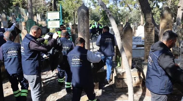 Şanlıurfa’da mezarlıklar bayram ziyaretlerine hazırlanıyor