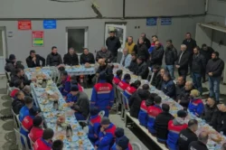 Sincan’da Başkan Ercan, belediye çalışanlarıyla sahur yaptı