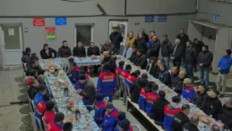 Sincan’da Başkan Ercan, belediye çalışanlarıyla sahur yaptı