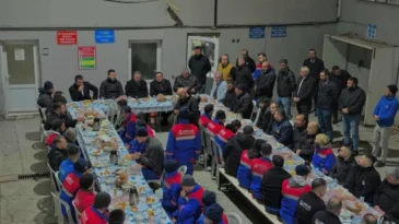 Sincan’da Başkan Ercan, belediye çalışanlarıyla sahur yaptı