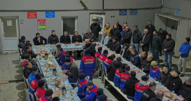 Sincan’da Başkan Ercan, belediye çalışanlarıyla sahur yaptı
