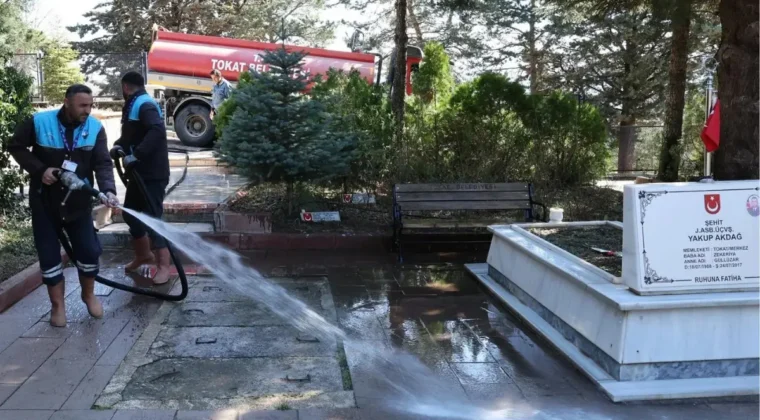 Tokat’ta mezarlıklarda bayram temizliği yapıldı