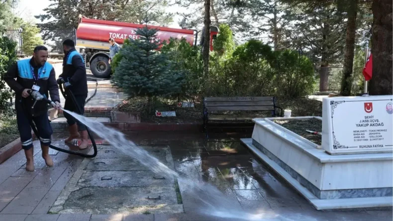 Tokat’ta mezarlıklarda bayram temizliği yapıldı