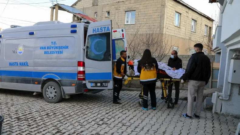 Van’da hasta nakil hizmeti aralıksız sürüyor