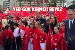 İzmir Cumhuriyet Meydanı’nda 23 Nisan coşkusu