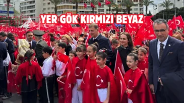 İzmir Cumhuriyet Meydanı’nda 23 Nisan coşkusu