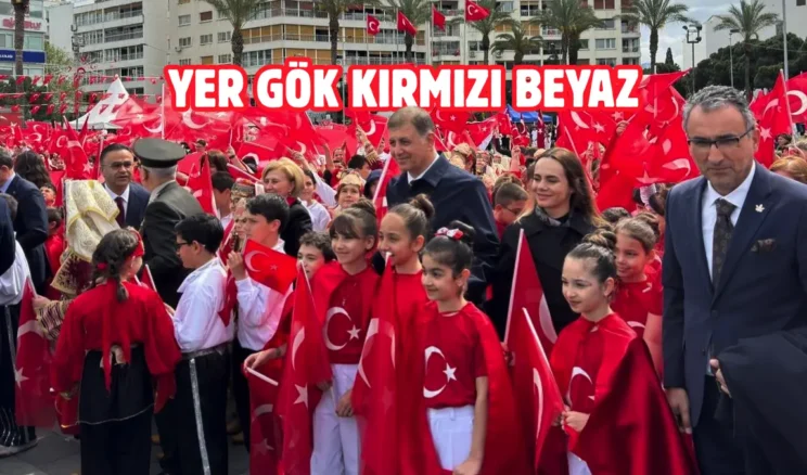 İzmir Cumhuriyet Meydanı’nda 23 Nisan coşkusu