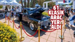 İzmir’de klasik otomobil sergisi düzenlendi