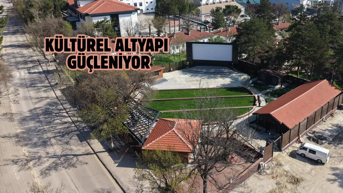Karabük Belediyesi tarafından yürütülen çalışmalarla düzenlenen Yenişehir Açık Hava Sineması,