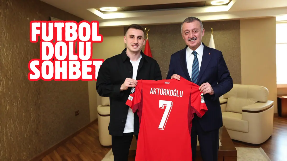 Fenerbahçe’nin milli futbolcusu Kerem Aktürkoğlu, Kocaeli Büyükşehir Belediye Başkanı Tahir