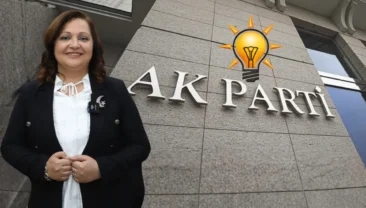 Burcu Köksal AK Parti’ye katıldı: Rozetini Cumhurbaşkanı Erdoğan taktı