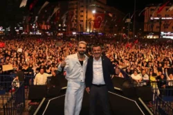 Denizli’de Sefo konserine on binler akın etti