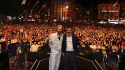 Denizli’de Sefo konserine on binler akın etti