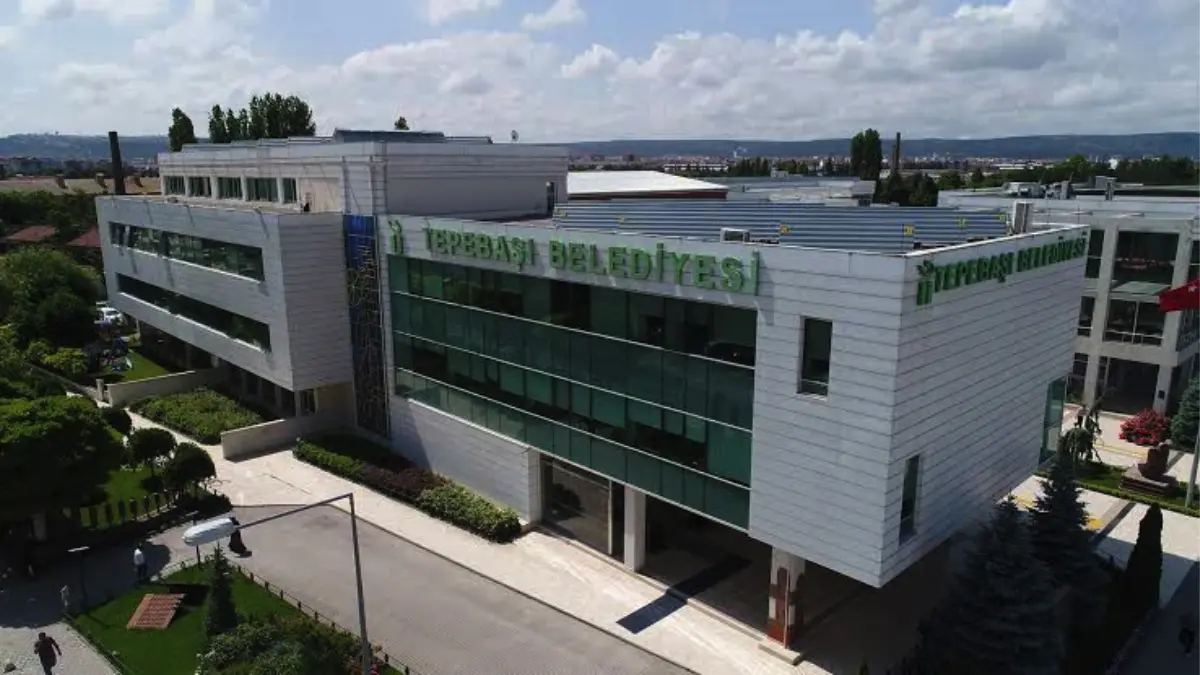 Eskişehir’in merkez ilçesi Tepebaşı Belediyesi’ne yönelik yolsuzluk operasyonu düzenlendi. 33’ü