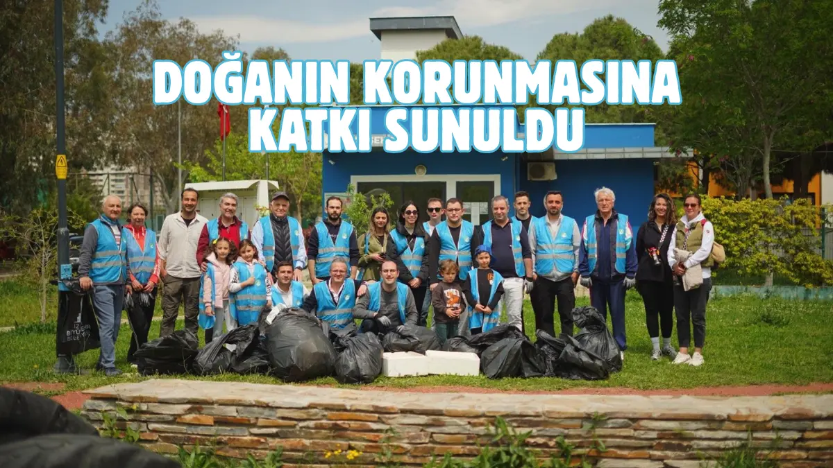 İzmir Büyükşehir Belediyesi, gönüllü doğaseverlerle birlikte parkları atıklardan arındırarak çocuk