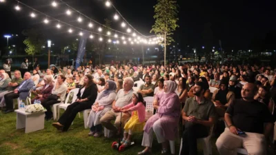 Yaz akşamlarını kültür ve sanatla renklendiren Kocaeli Büyükşehir Belediyesi, “Kütüphanemde