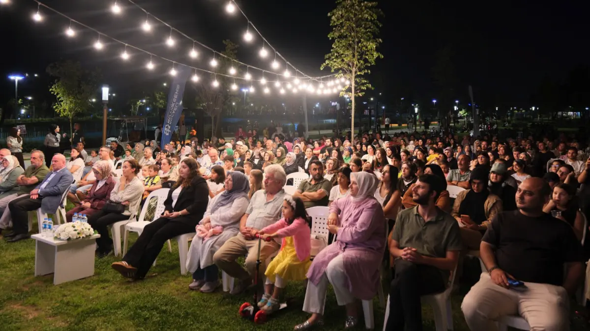 Yaz akşamlarını kültür ve sanatla renklendiren Kocaeli Büyükşehir Belediyesi, “Kütüphanemde