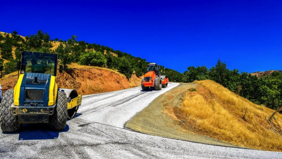 Malatya Büyükşehir Belediyesi, kırsal mahallelerde vatandaşların ulaşım standartlarını yükseltmek amacıyla