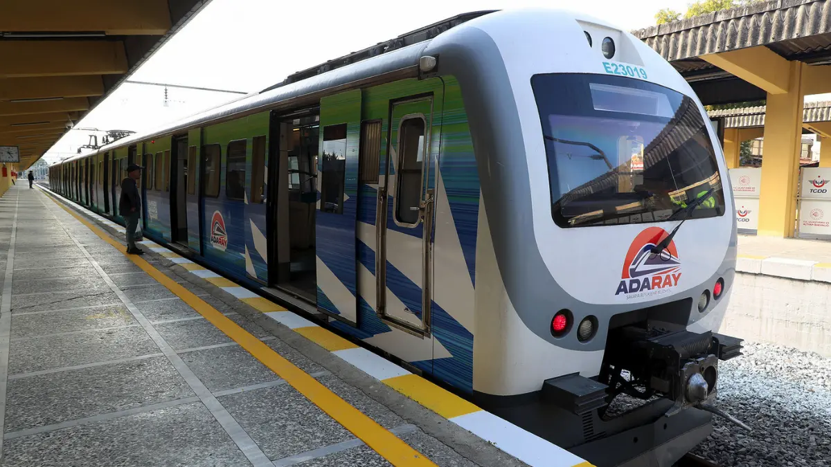 Sakarya Büyükşehir Belediyesi’nin Adapazarı Gar ile Mithatpaşa İstasyonu arasında tren