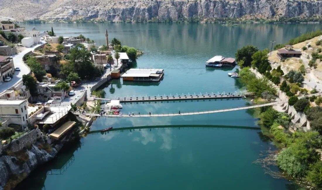Fırat’ın suları ve tarihi taş yapılarıyla Şanlıurfa turizminin önemli duraklarından