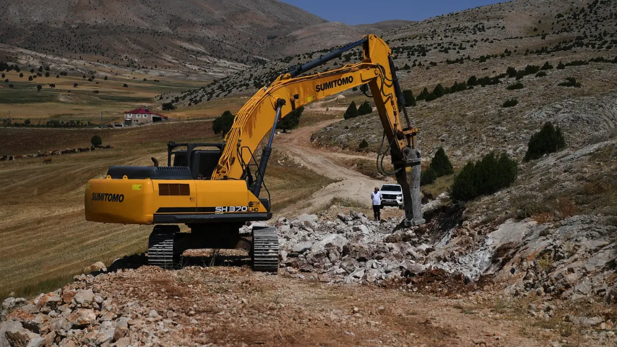 Kayseri Büyükşehir Belediyesi, kırsal mahallelerde ulaşım altyapısını daha güvenli ve