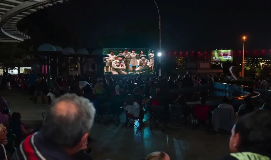 Keçiören Belediyesi, yaz akşamlarında vatandaşları açık hava sinema keyfiyle buluşturmaya