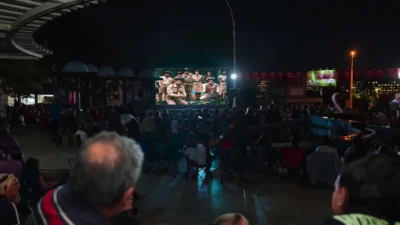 Keçiören Belediyesi, yaz akşamlarında vatandaşları açık hava sinema keyfiyle buluşturmaya
