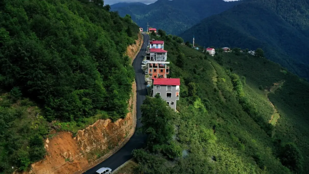 Ordu Büyükşehir Belediyesi, kırsal mahallelerde vatandaşın ulaşım konforunu artırmak amacıyla