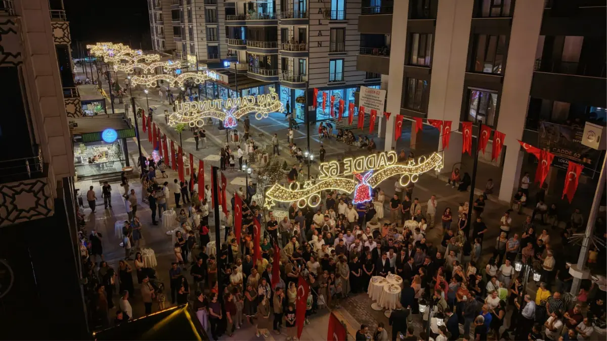 Tunceli’nin Atatürk Mahallesi’ndeki Kafeler Caddesi, yapılan çevre ve peyzaj düzenlemelerinin
