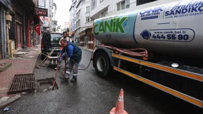 Canik Belediyesi, sağanak yağışlara karşı ilçe genelinde mazgal temizliği, bakım