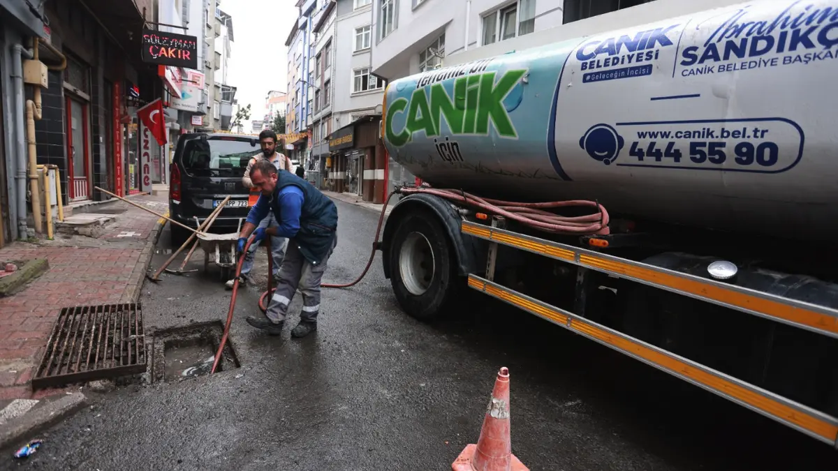 Canik Belediyesi, sağanak yağışlara karşı ilçe genelinde mazgal temizliği, bakım