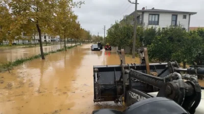 Meteoroloji Genel Müdürlüğünün “Turuncu kodlu” uyarısının ardından Sakarya’da gece saatlerinde